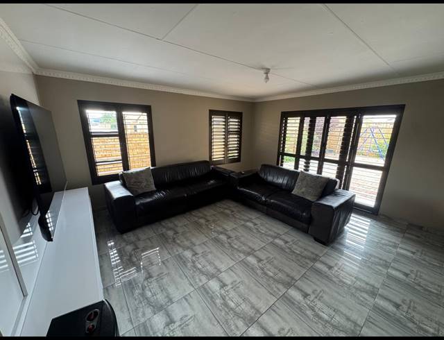 4 BEDROOM FREEHOLD FOR SALE IN SUNAIR PARK